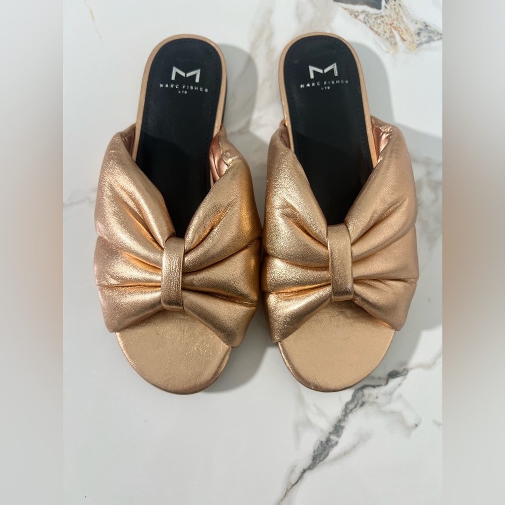 marc fisher sandals  Women’s Rose Gold Slip On Poolside US SIZE-7